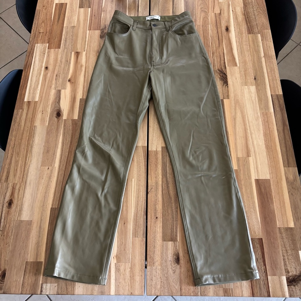 A&F The 90’s Straight‎ Ultra HR Pants